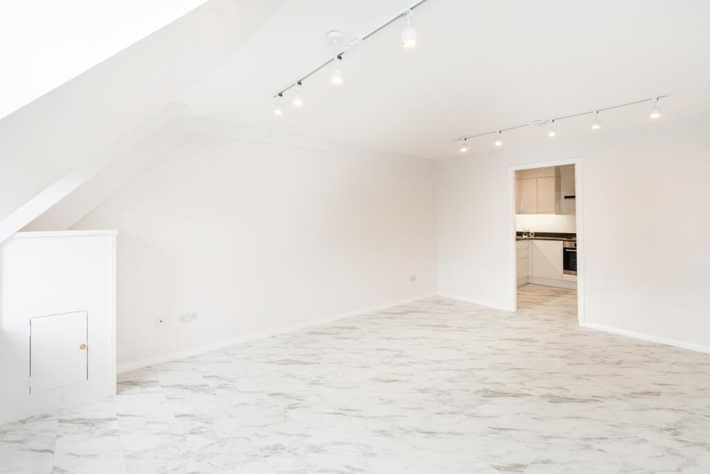 34 FBC Living room3