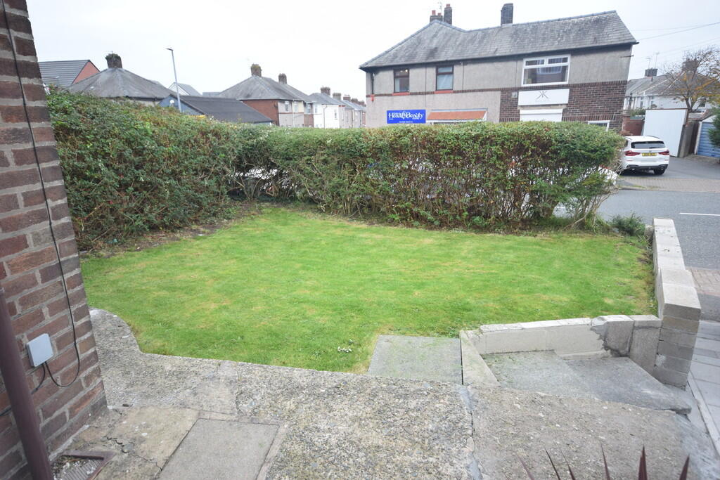 FRONT GARDEN 