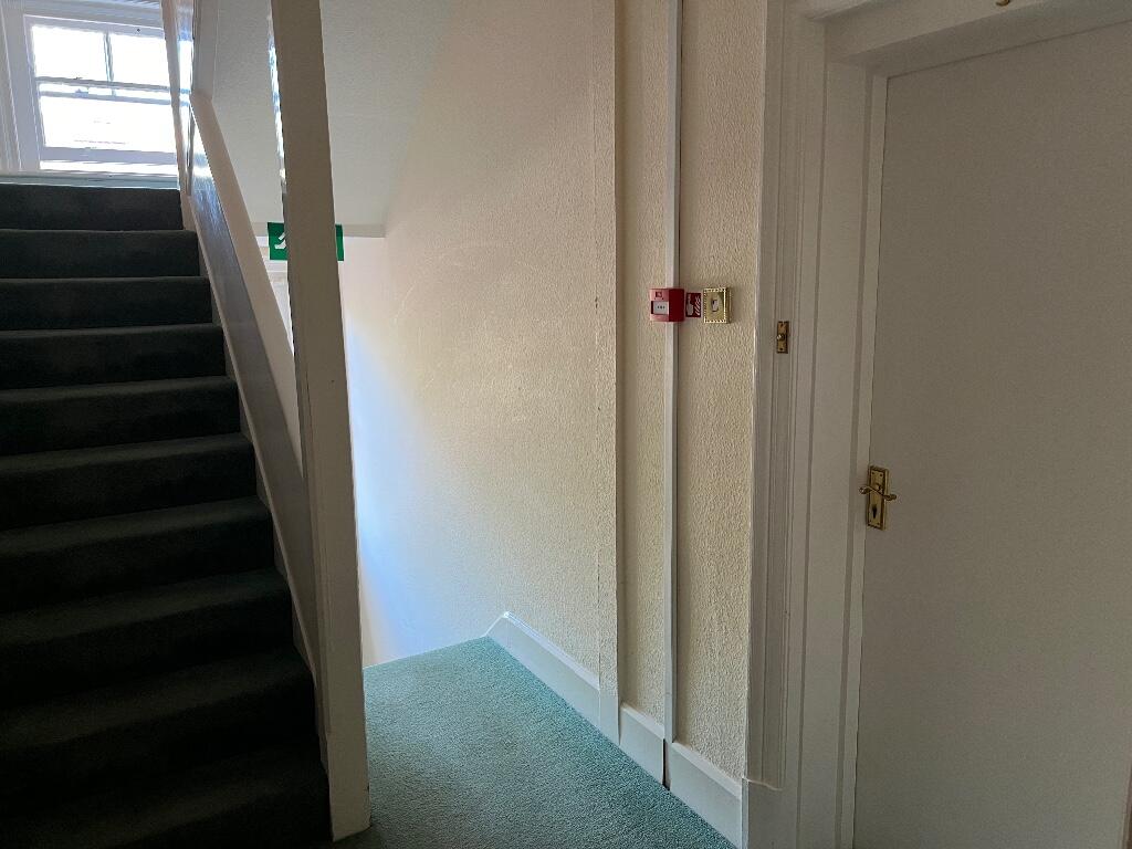 COMMUNAL LANDING