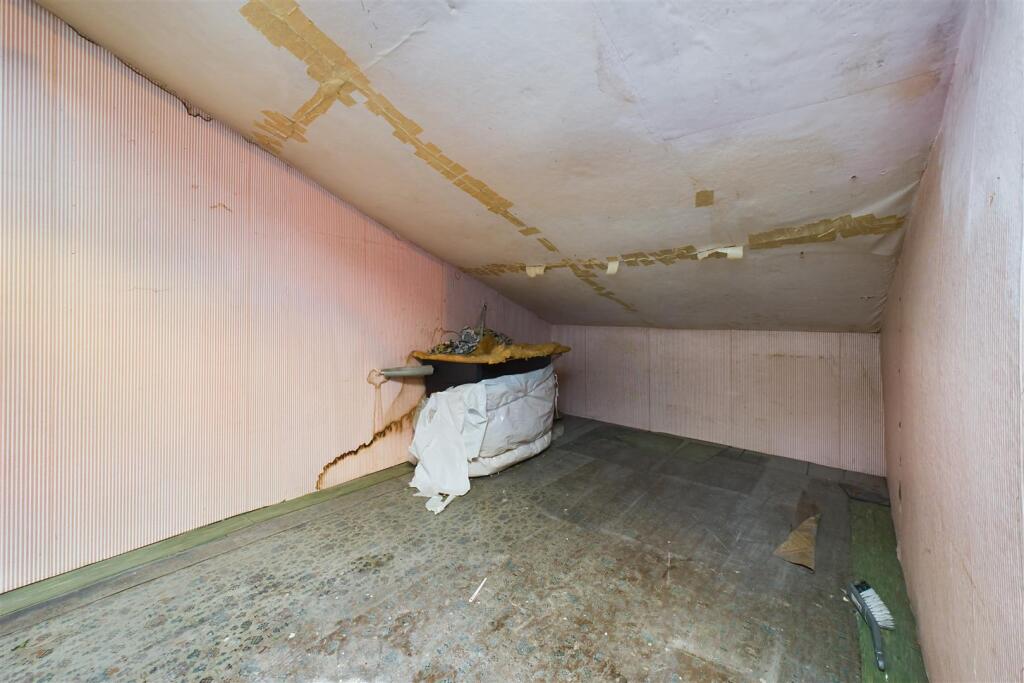 19 Moorend Road, Leckhampton, Cheltenham, Gloucest