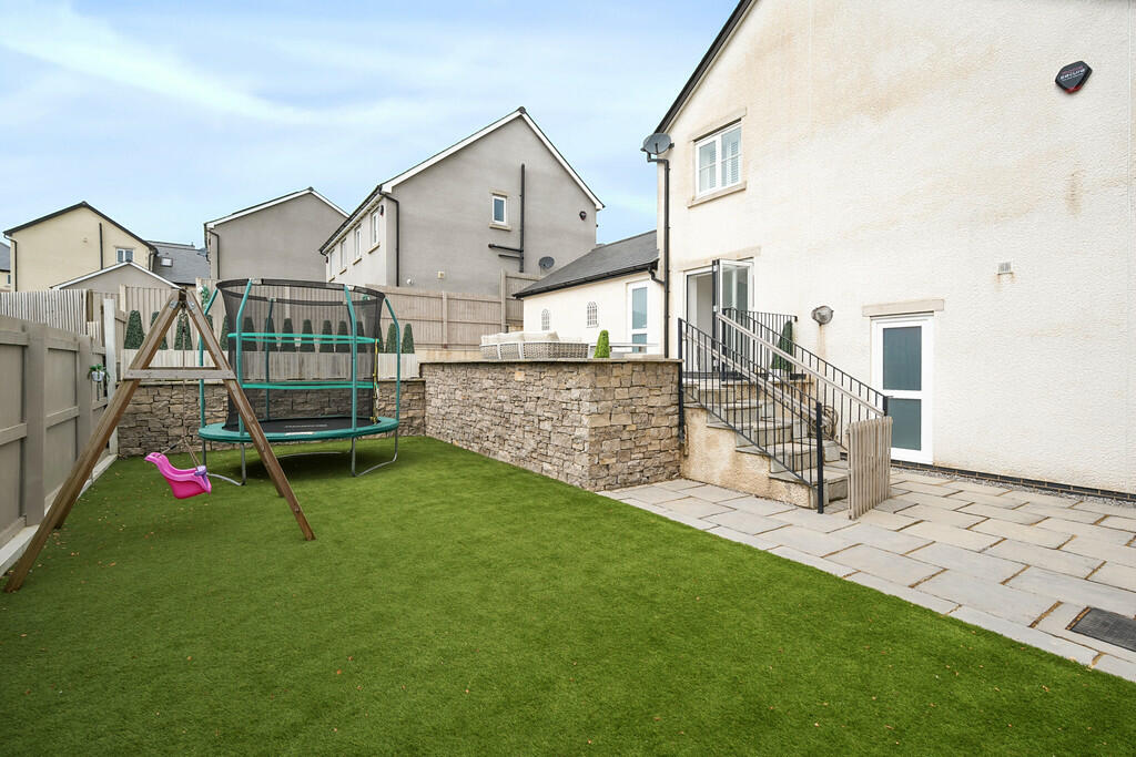 Rear Landscaped G...