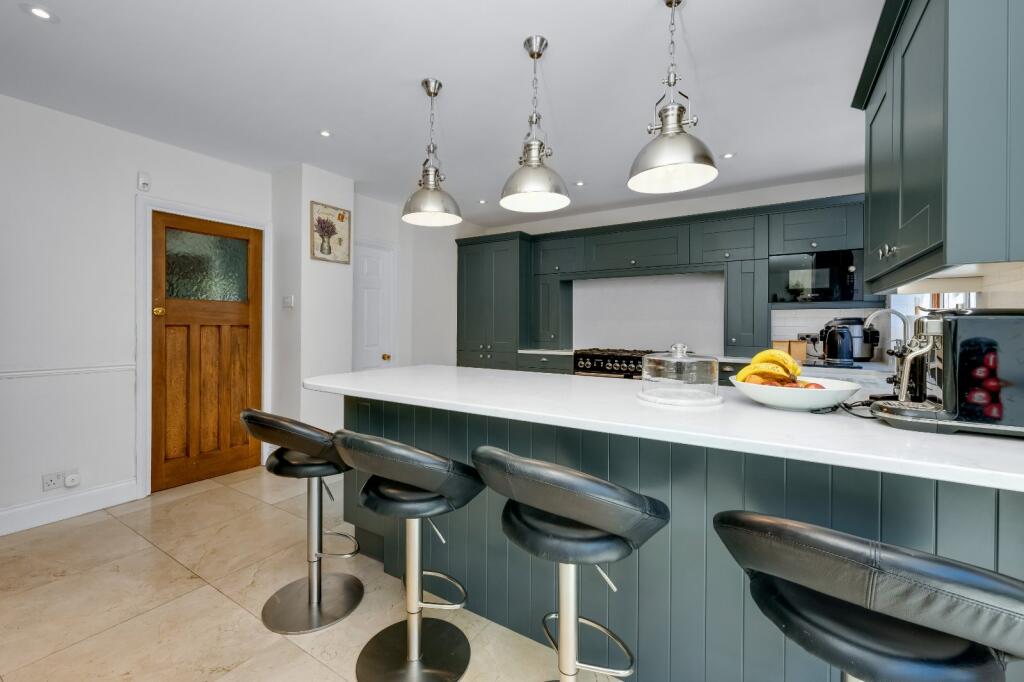 Kitchen/B&#39;fast Room