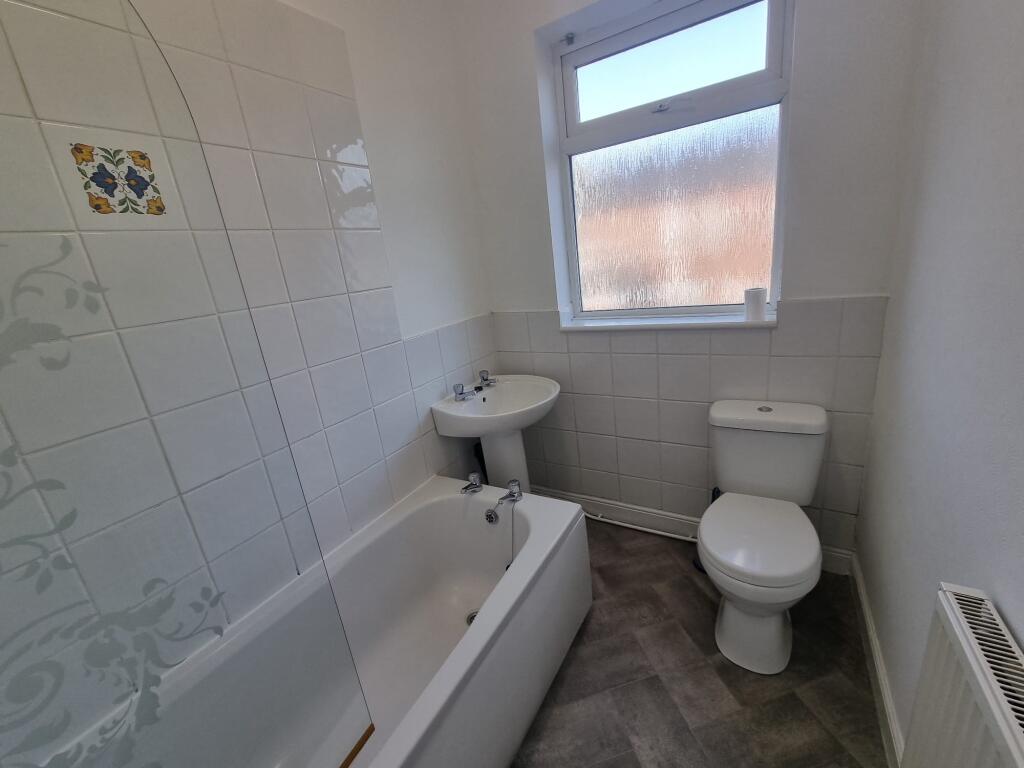 Bathroom suite