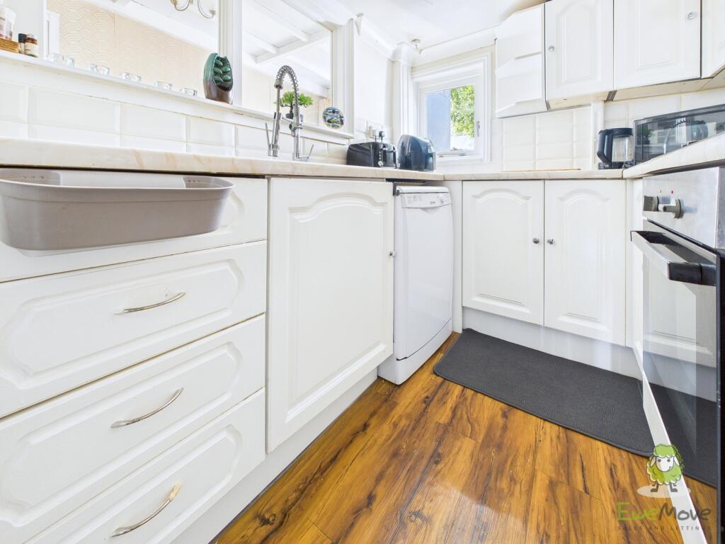 CAM01543G0-PR0157-STILL010