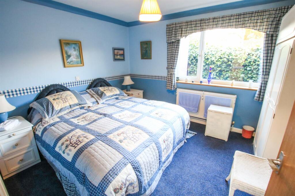 BEDROOM 4
