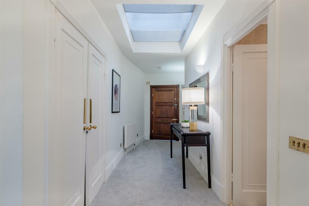 8447041-interior23.jpg