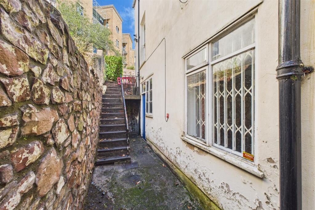 97 Woodland Road, Redland, Bristol BS8 1US | Freeh