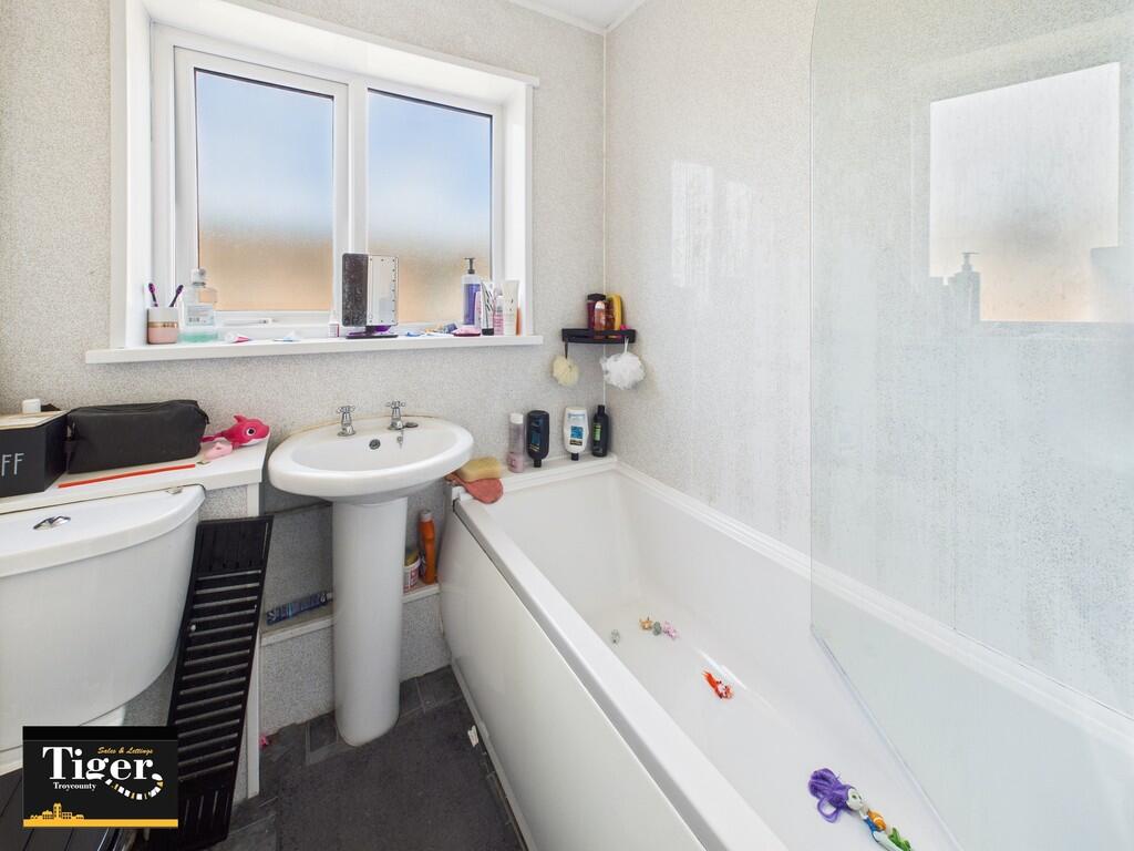 CAM02176G0-PR0633...