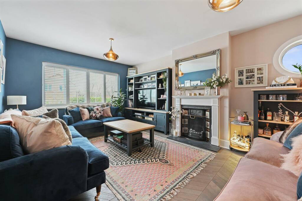 Front Room (1).jpg