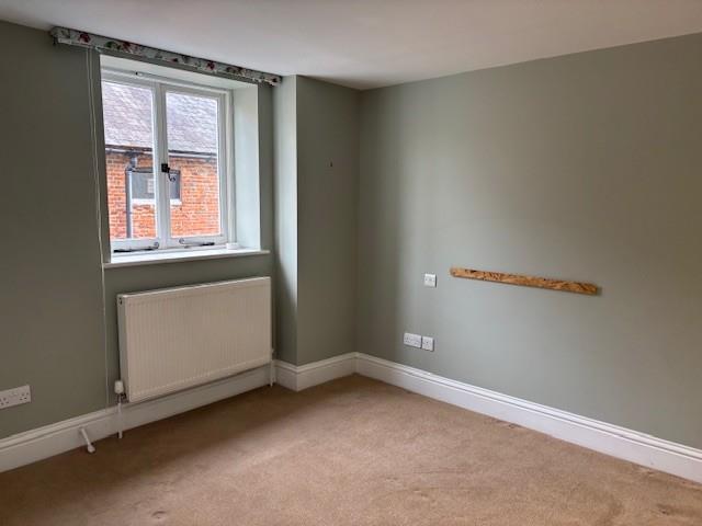 2 Timber Close Bed 1.jpg