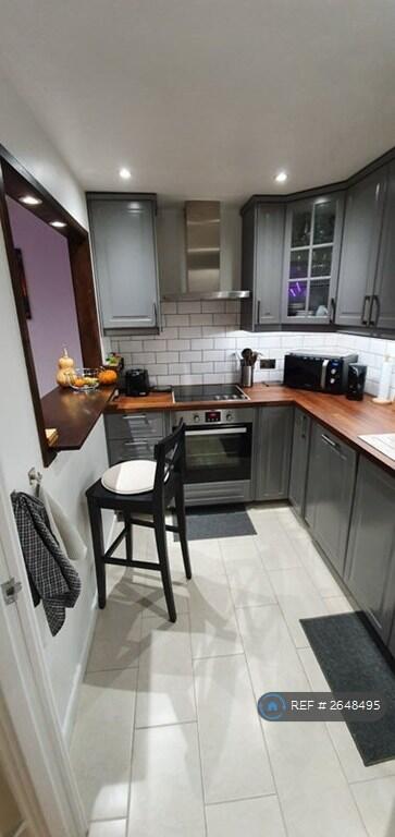 Kitchen And Breakfast Bar