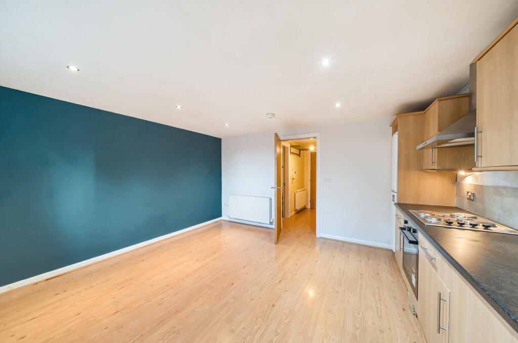 1387945-8-6936e85...