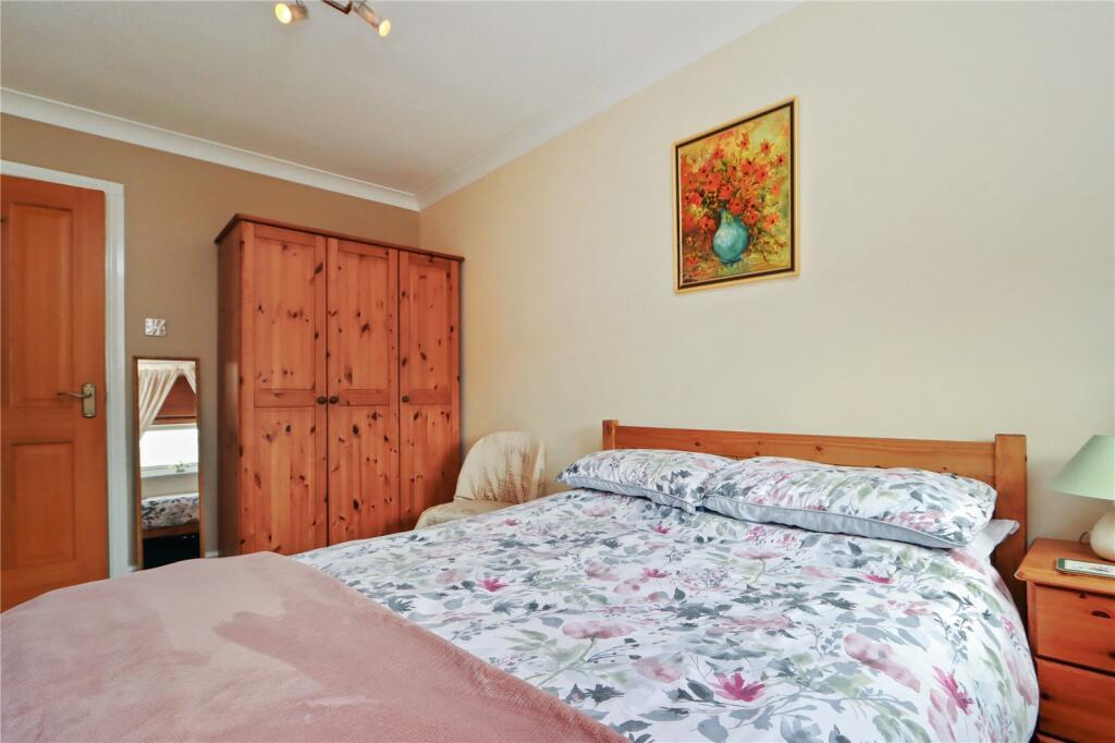 Bedroom 2 Pic 2