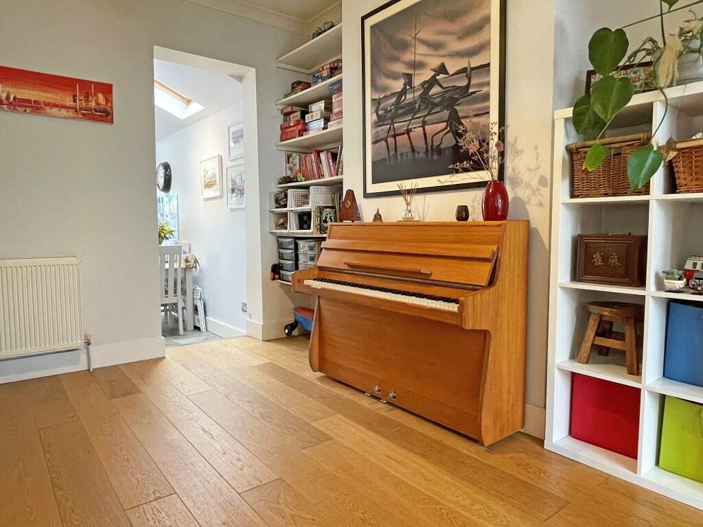 Lounge/Dining Room 