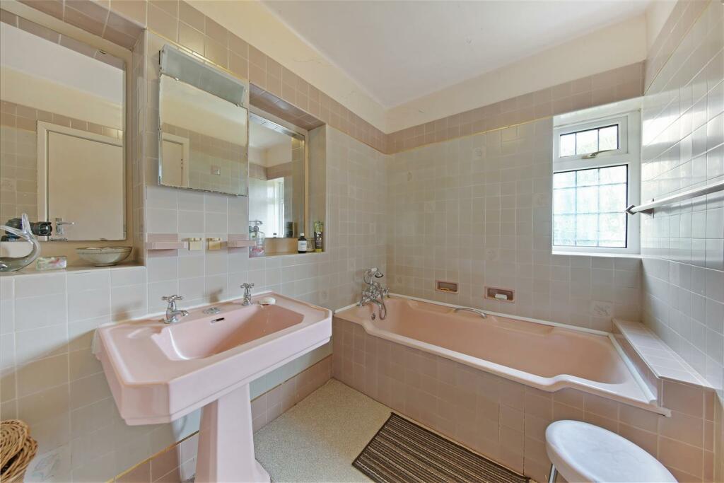 Bathroom.jpg