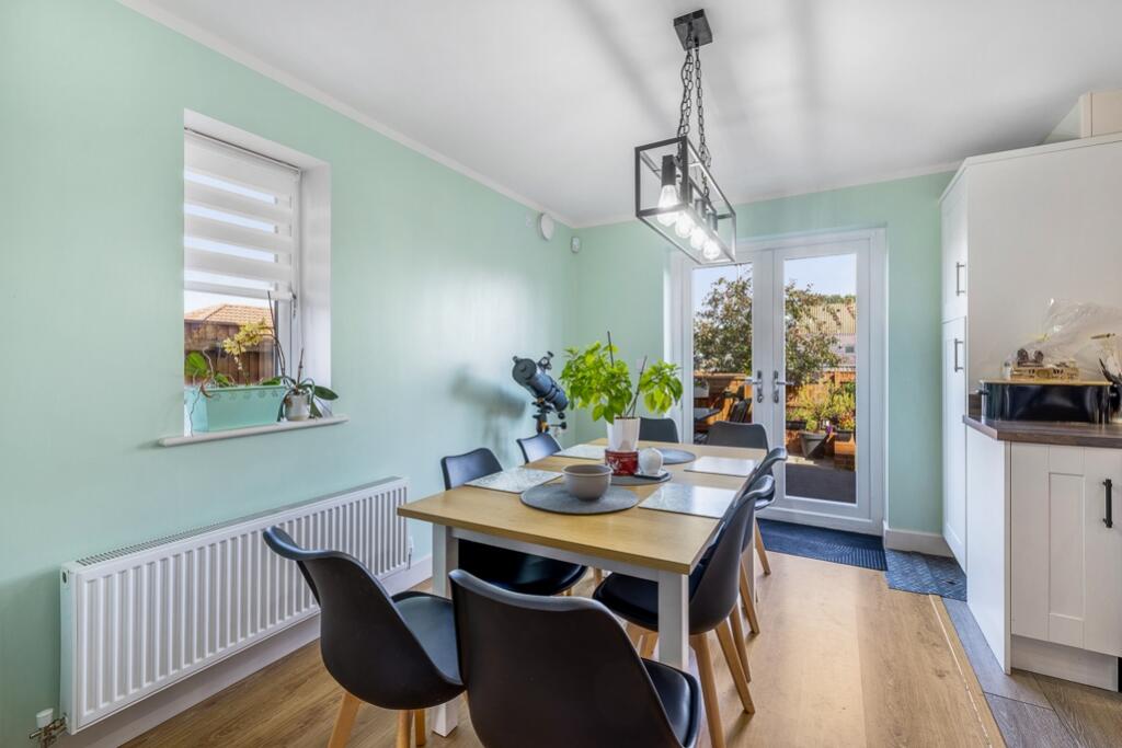 82 De Montfort Gardens (Boston)-13
