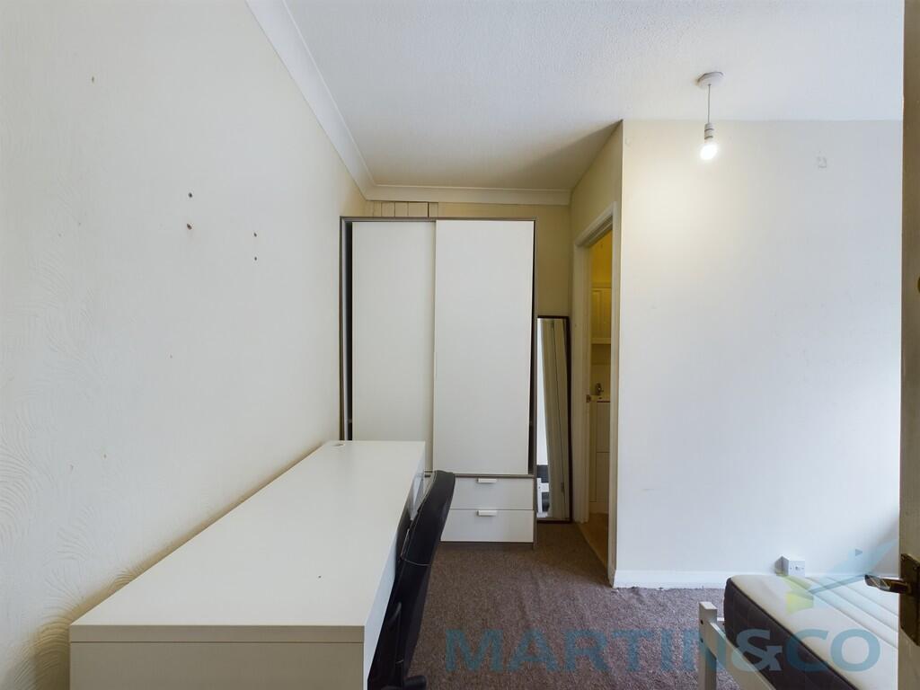 bedroom 3 wardrob...
