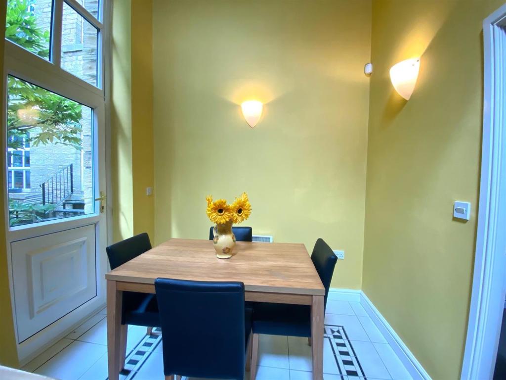 dining area 2.jpg
