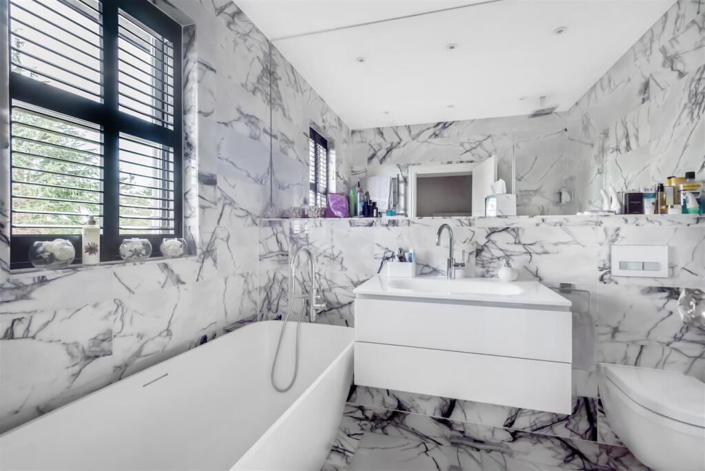 Bedroom 1 - Ensuite