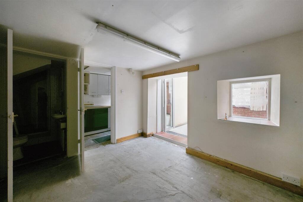 Georgia House, Cambridge, Gloucester GL2 7AL | Fre