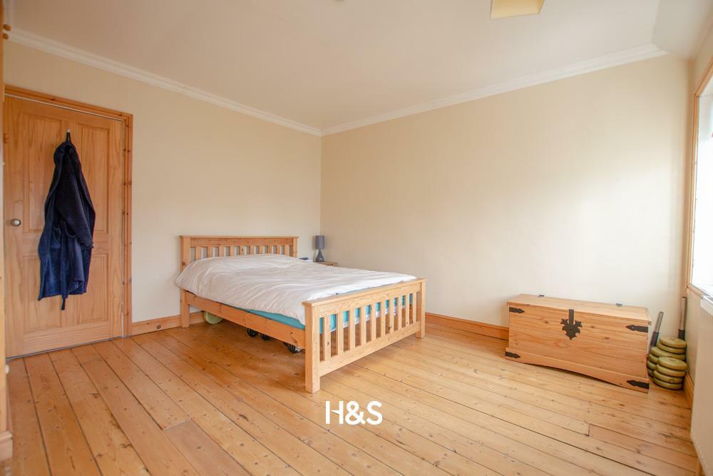 3 Gilliver Road bedroom 1.jpg