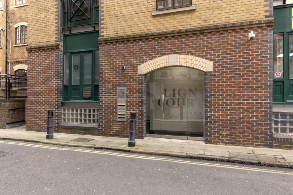 Lion Court F2 (35...