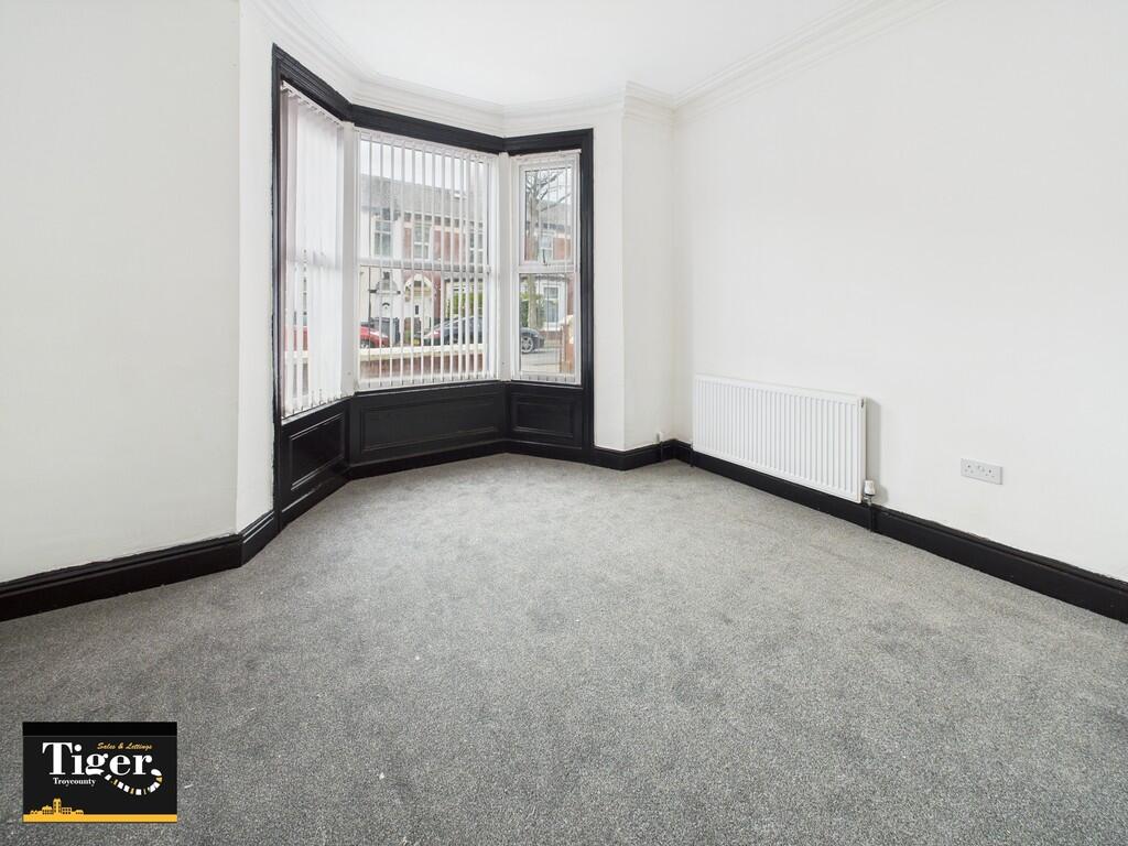 CAM02176G0-PR0533...