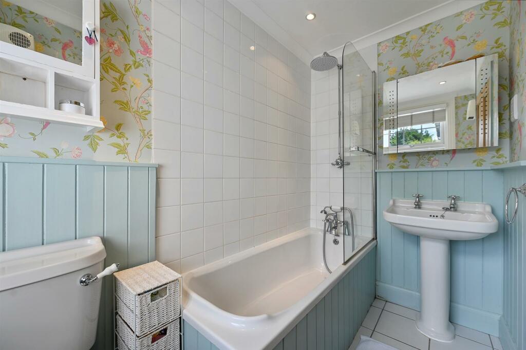 Bathroom.jpg