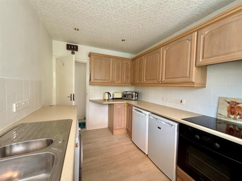 kitchen 2.jpg