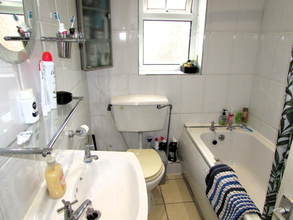 RegentSt31bath.JPG