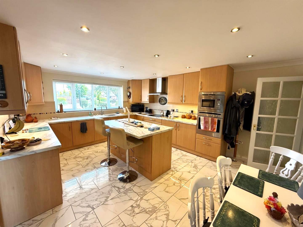 Kitchen 2.png