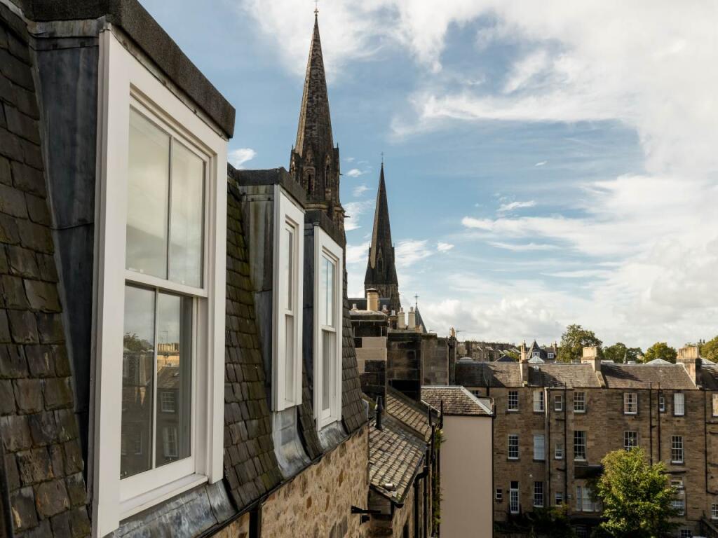 65260_MelvilleCres02