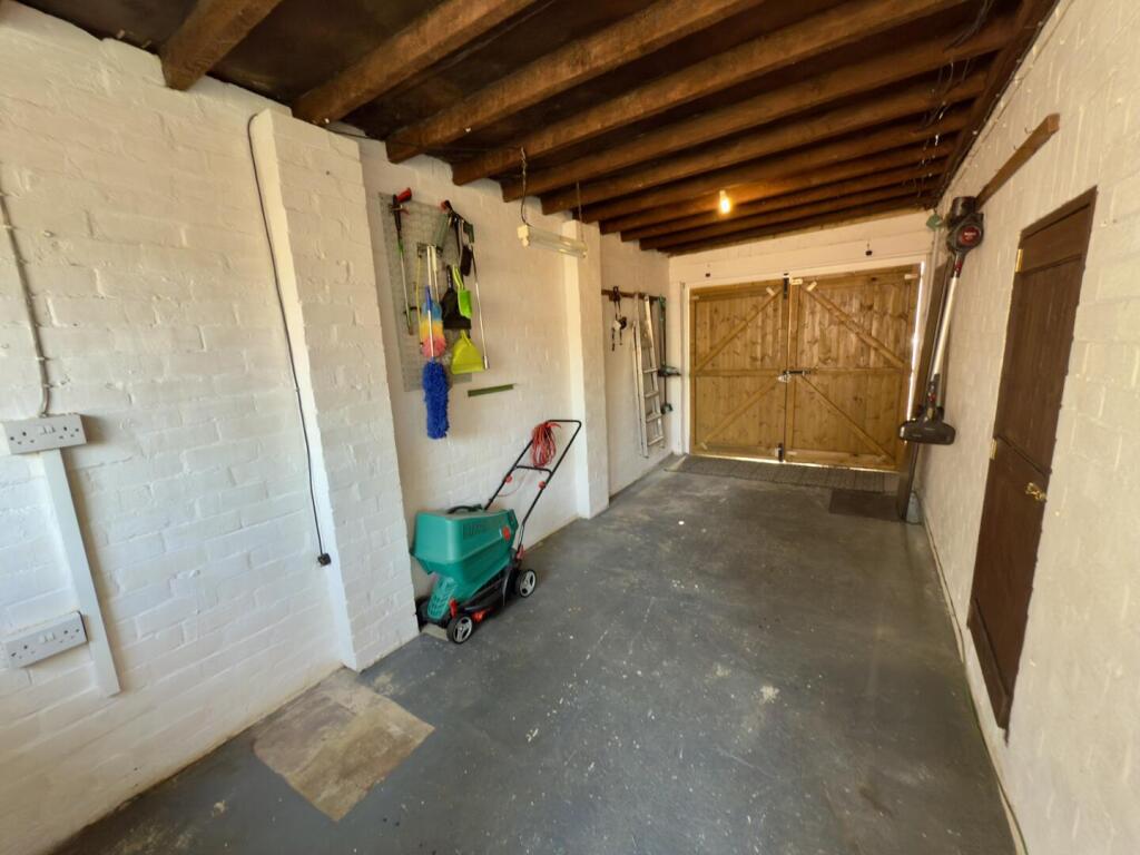 Utility/Garage