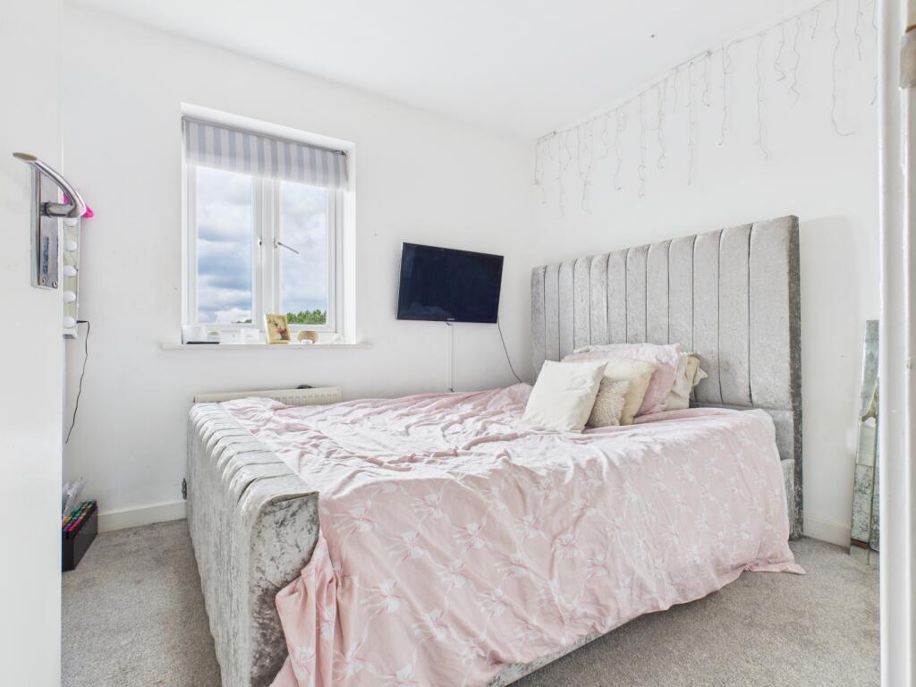 CAM03729G0-PR0104-STILL025