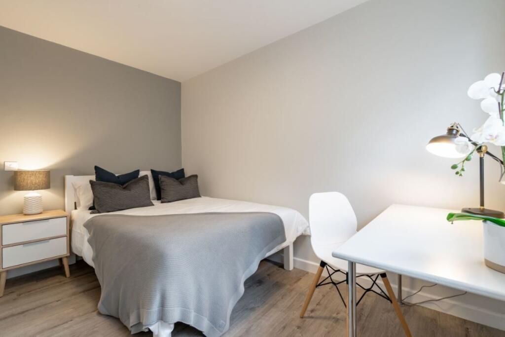 1FSF2 - Bedroom