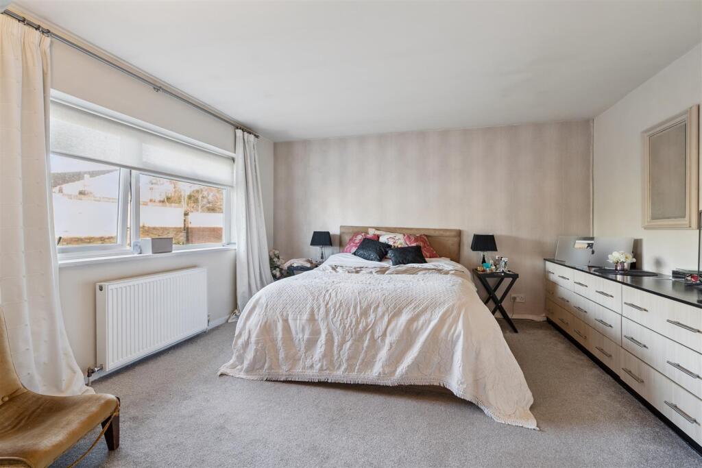 California Lane, Bushey Heath