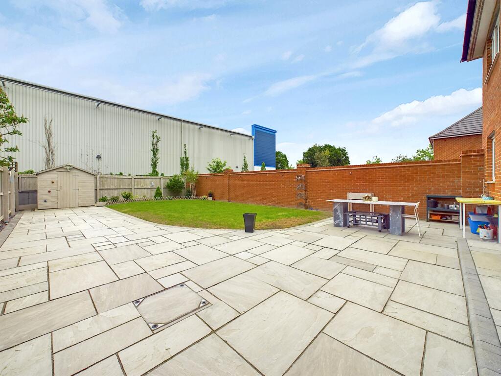 10 Farro Drive - Garden