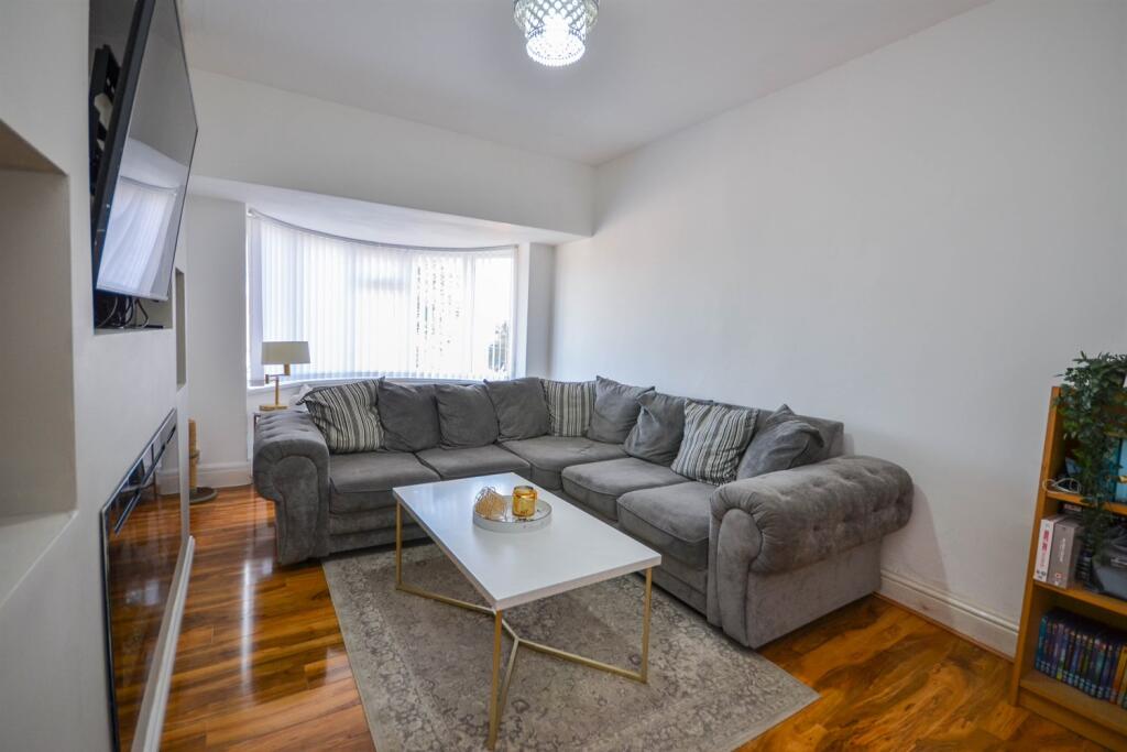 Bedroom One/Receptio