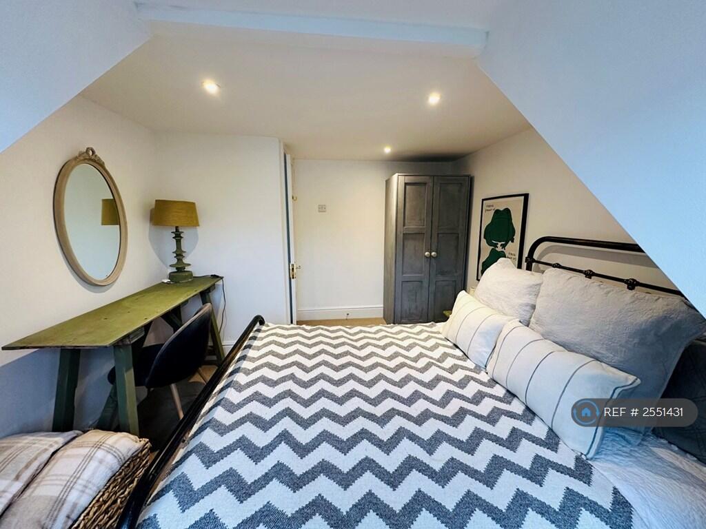 London Cottage Bed 3