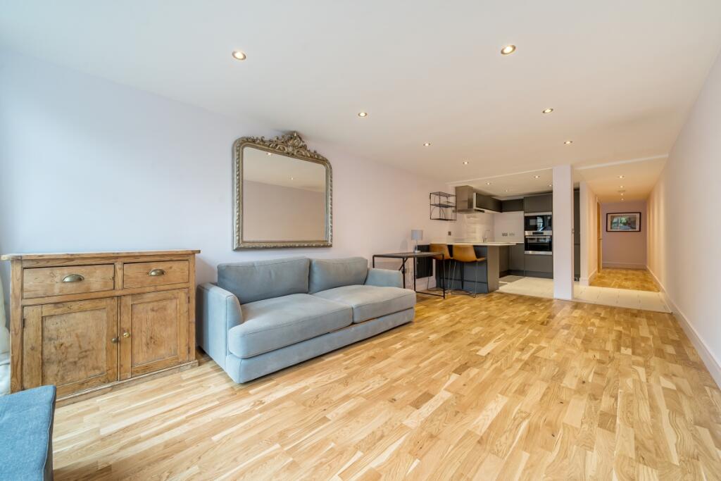 1300739-10-683ebf...