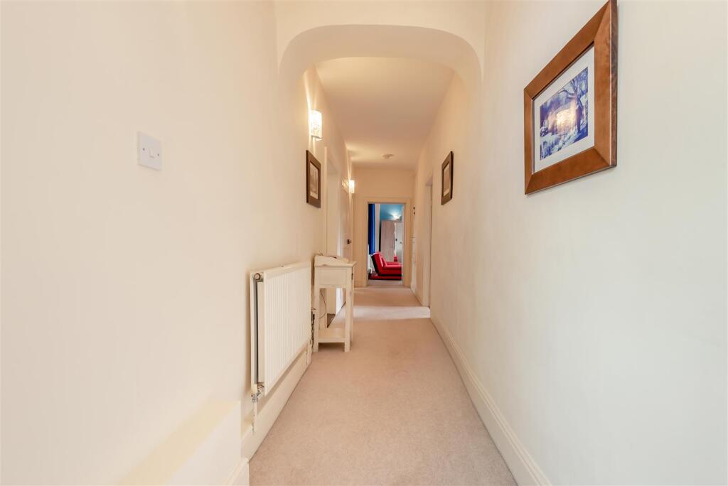 8657361-interior21.jpg