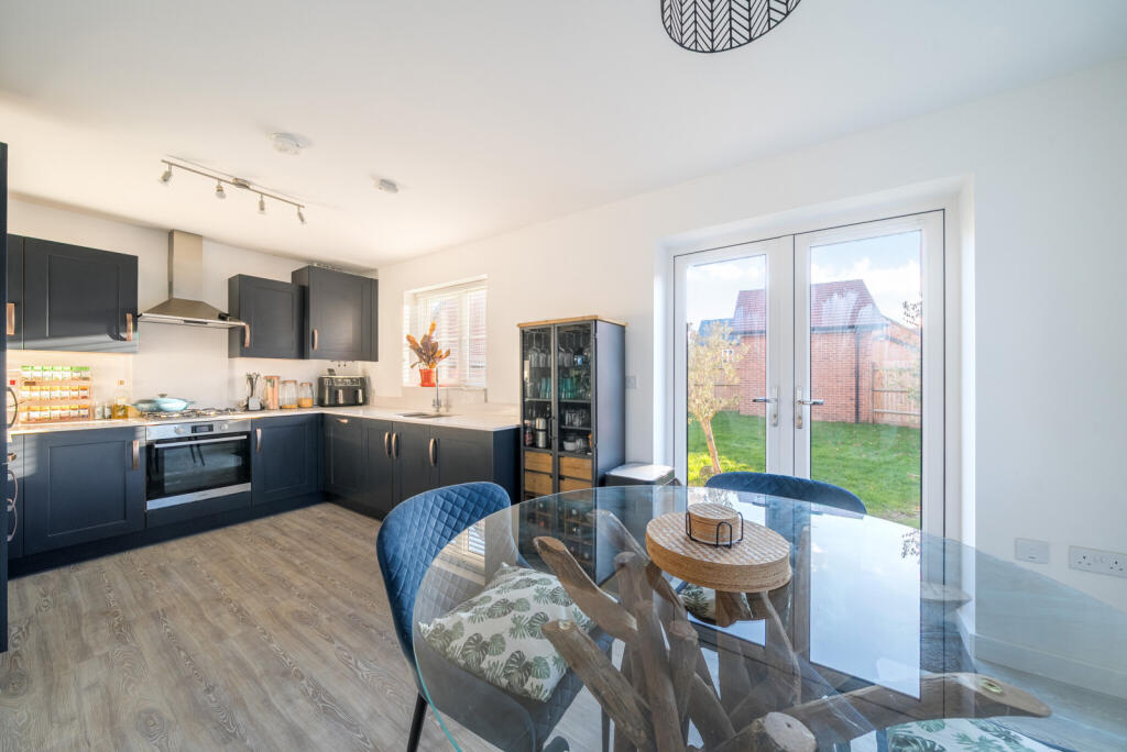 1384525-8-6925dd1...