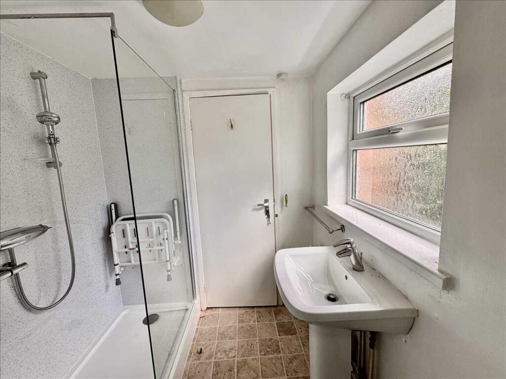 SHOWER ROOM