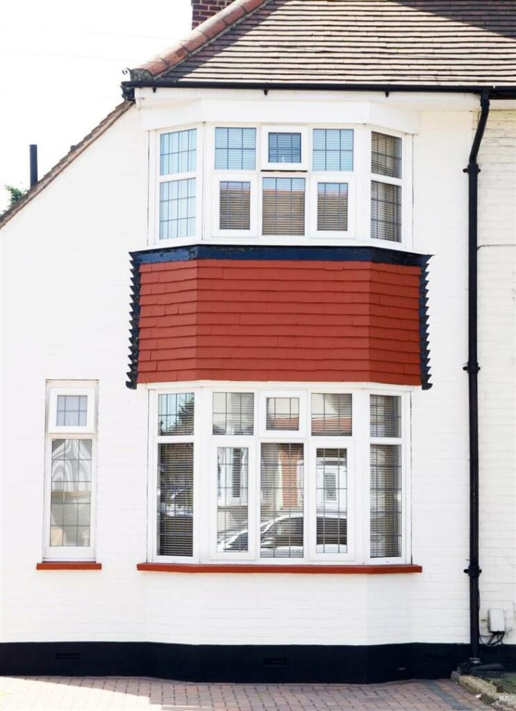 SINGLE FRONT OF HOUSE PIC.jpg