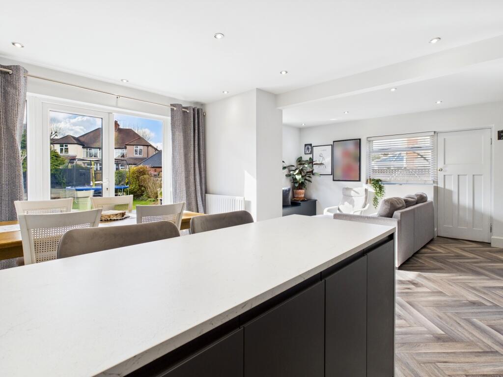 CAM05192G0-PR0024-STILL006