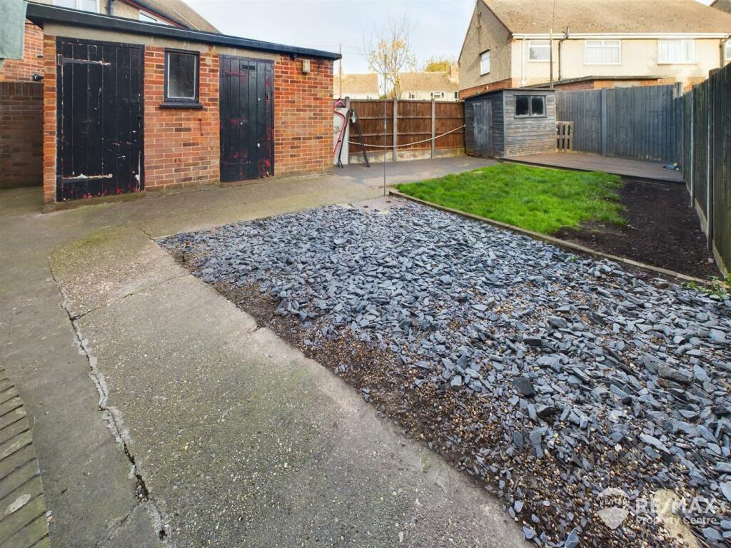 Rear Garden (2).jpg