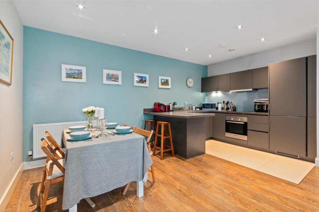 Kitchen &amp; Dining