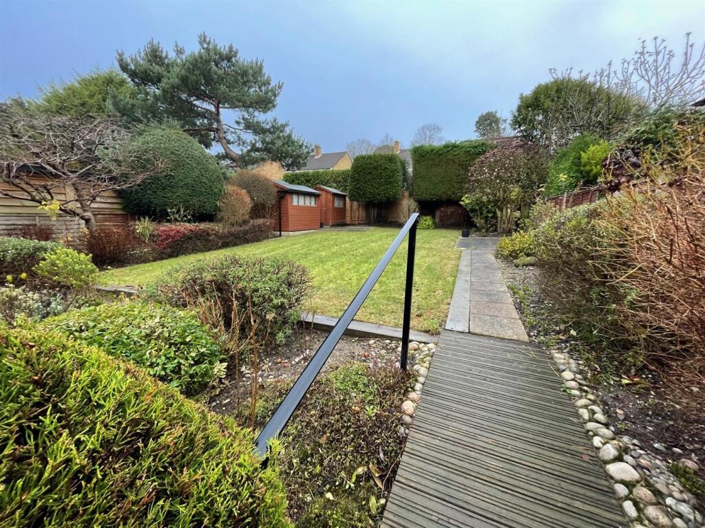 25 Sandringham Garden 2.jpg