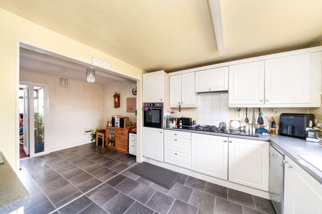 OPEN-PLAN DINING KITCHEN
