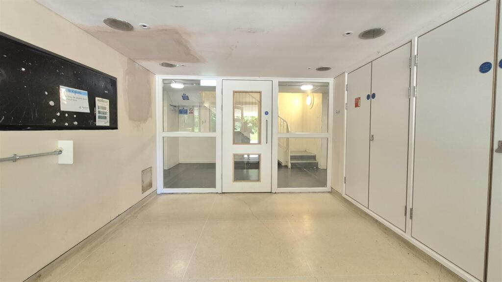 COMMUNAL ENTRANCE